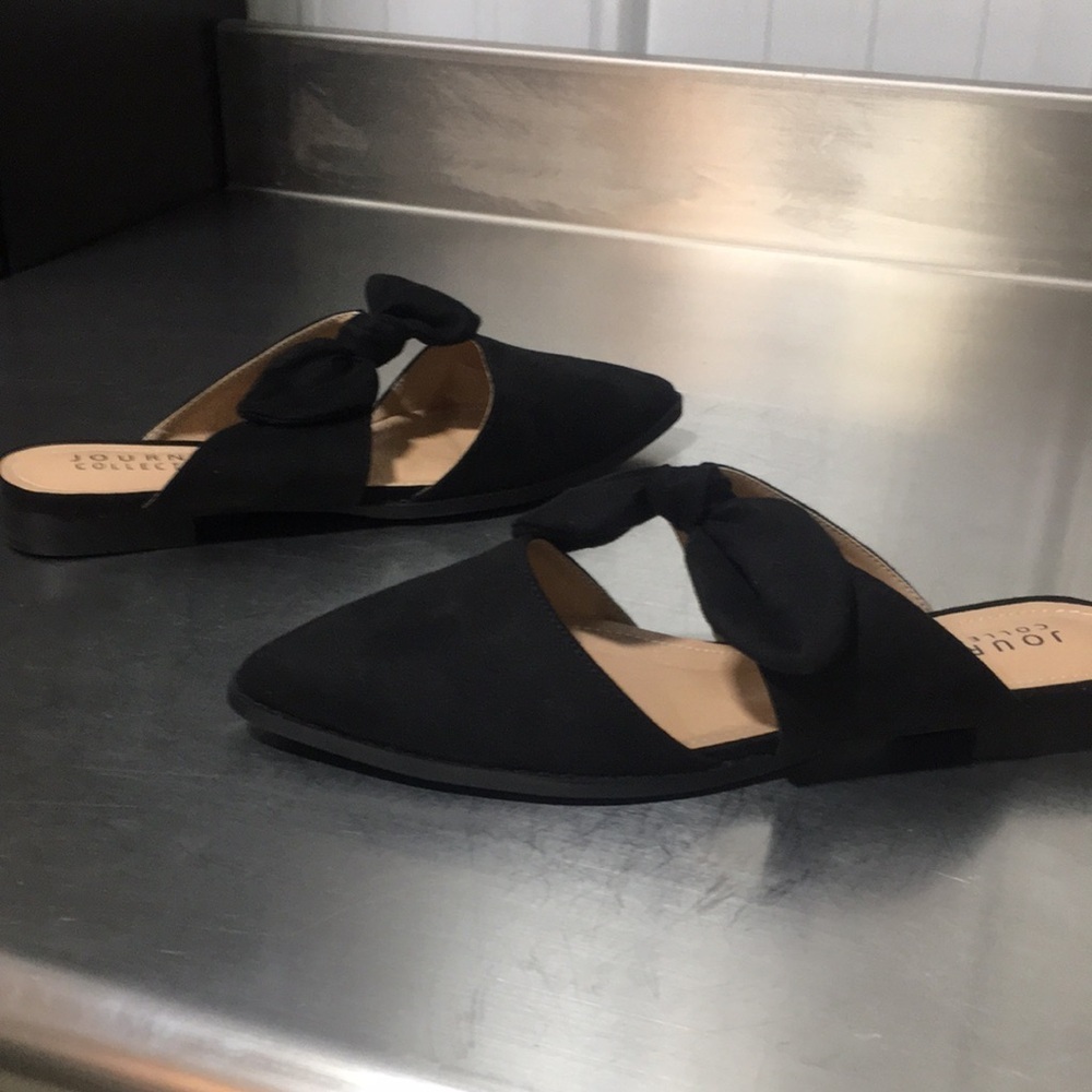New WB Woman’s Journee Collection Black Bow Slip-On Women's Shoes
